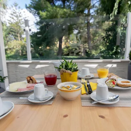 Apollo Bed & Breakfast 3*